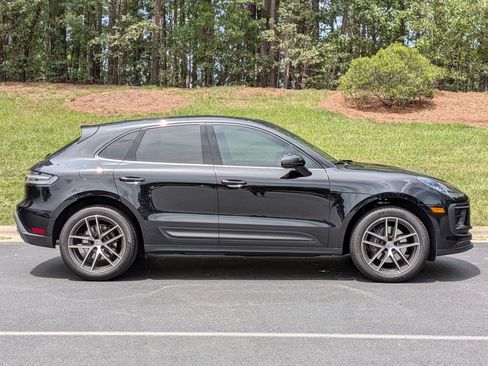 Certified 2026 Porsche Macan AWD/4WD image 24