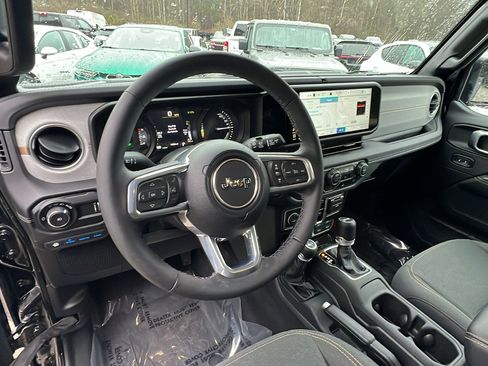 Used 2025 Jeep Wrangler Backcountry image 24