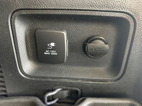 Used 2017 Hyundai Santa Fe Limited AWD/4WD image 38