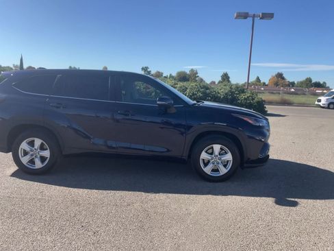 Used 2025 Toyota Highlander LE image 16
