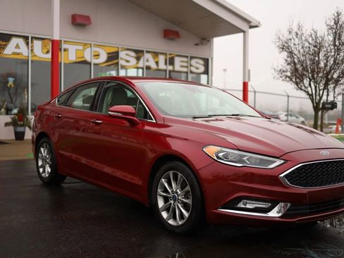 Used 2017 Ford Fusion Platinum image 3