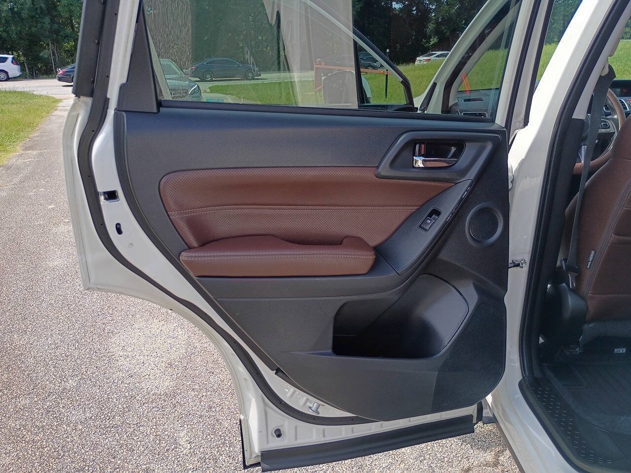 Used 2018 Subaru Forester 2.5i Touring AWD/4WD image 14