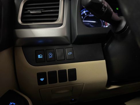 Used 2019 Toyota Highlander XLE image 16