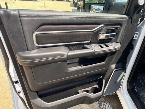 New 2026 RAM 2500 Laramie AWD/4WD image 18