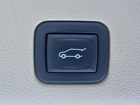 Used 2023 Cadillac Escalade ESV Premium Luxury image 22