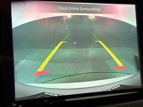 Used 2024 Chrysler Pacifica Touring-L image 19