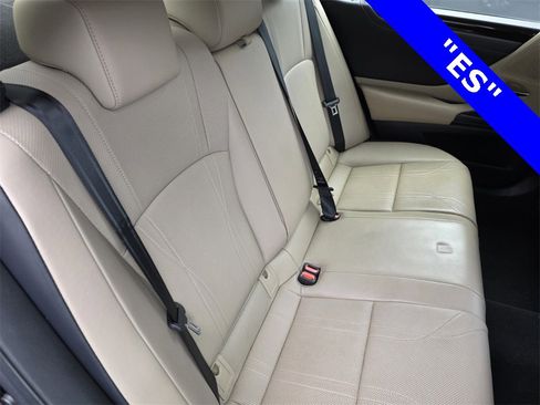 Used 2019 Lexus ES 300h image 29