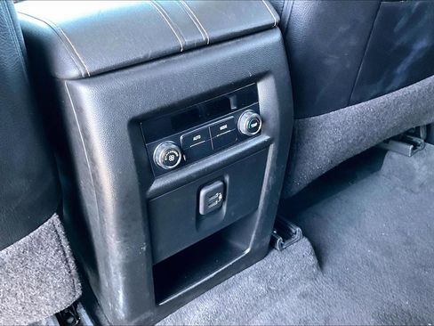 Used 2020 Chevrolet Traverse LT FWD image 22