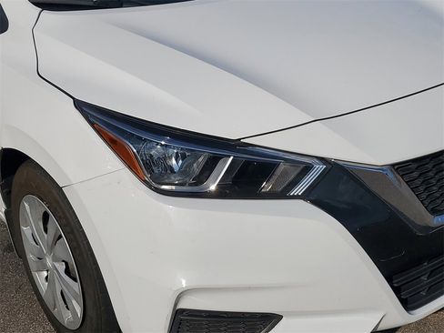 Used 2022 Nissan Versa S image 5