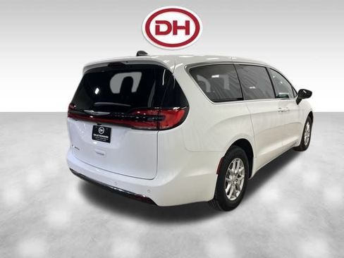 New 2026 Chrysler Pacifica Select FWD image 12