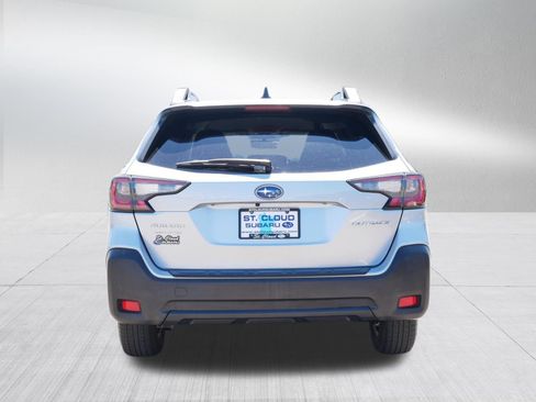 Used 2024 Subaru Outback Premium AWD/4WD image 6