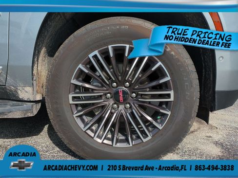 Used 2025 GMC Yukon Elevation AWD/4WD image 11