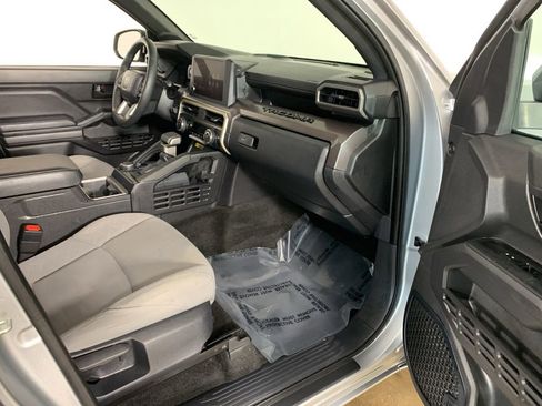 Used 2024 Toyota Tacoma SR5 AWD/4WD image 36