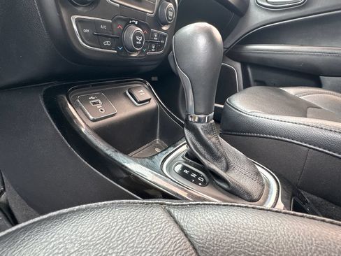 Used 2021 Jeep Compass Latitude FWD image 8