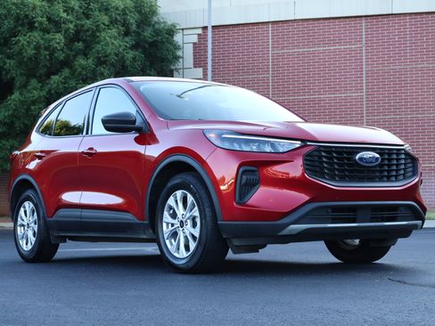 Used 2025 Ford Escape Active FWD image 1