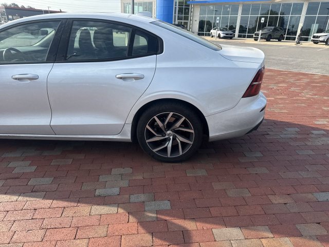 Used 2020 Volvo S60 T6 Momentum AWD/4WD image 6