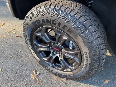 Used 2025 GMC Canyon Elevation w/ Convenience Package image 35