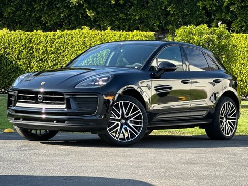 Used 2026 Porsche Macan image 1