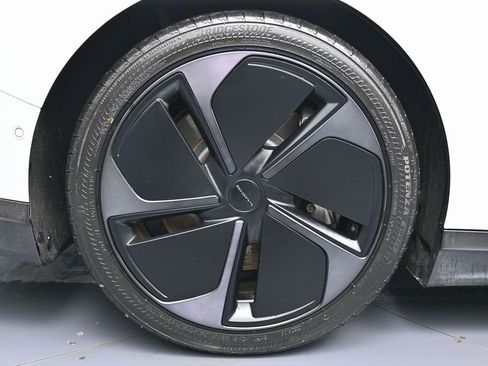 Used 2024 Lucid Air Pure image 12