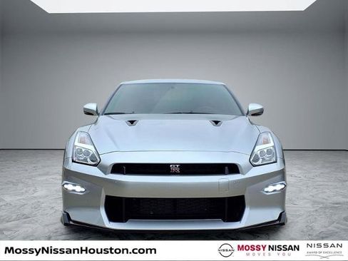 Certified 2024 Nissan GT-R Premium w/ Premium Interior Package AWD/4WD image 3