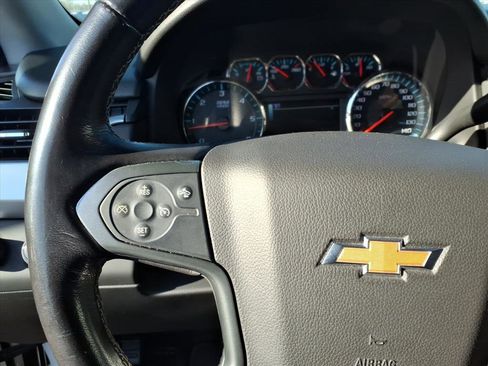 Used 2018 Chevrolet Suburban LT image 26
