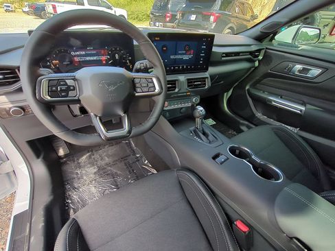 Used 2025 Ford Mustang Coupe RWD image 19