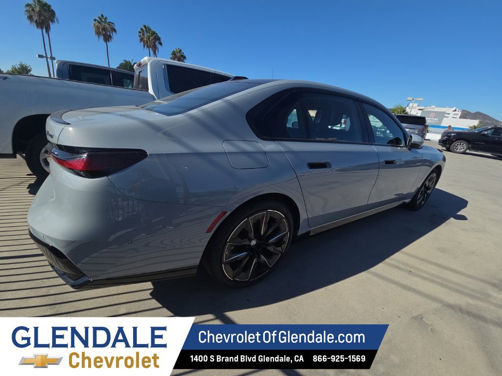 Used 2023 BMW 740i w/ Parking Assistance Package RWD image 6