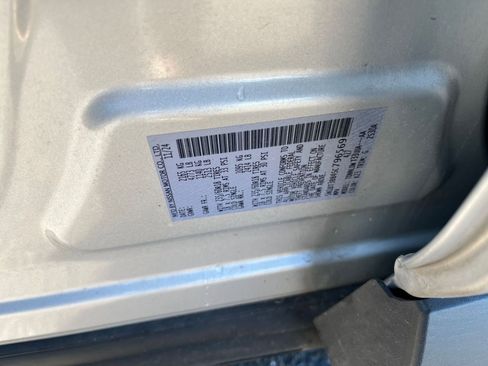 Used 2025 Nissan Rogue SV image 9