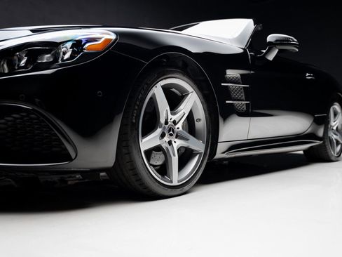 Used 2019 Mercedes-Benz SL 550 image 73