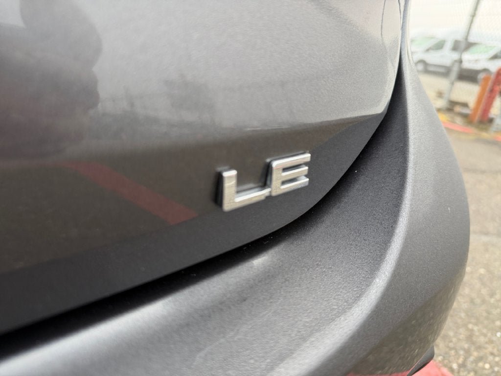 Used 2023 Toyota Highlander LE FWD image 34