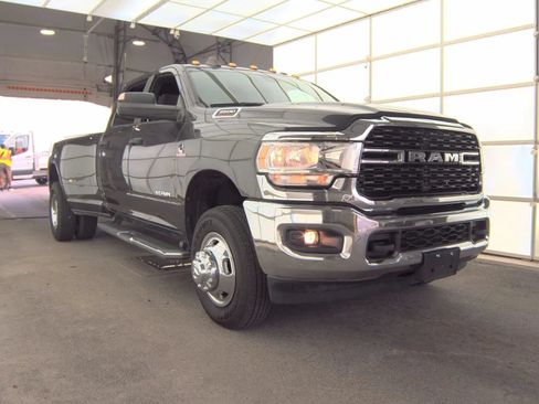 Used 2022 RAM 3500 Big Horn AWD/4WD image 3