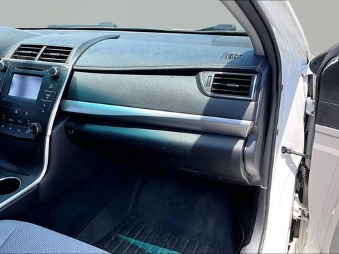 Used 2017 Toyota Camry SE FWD image 18
