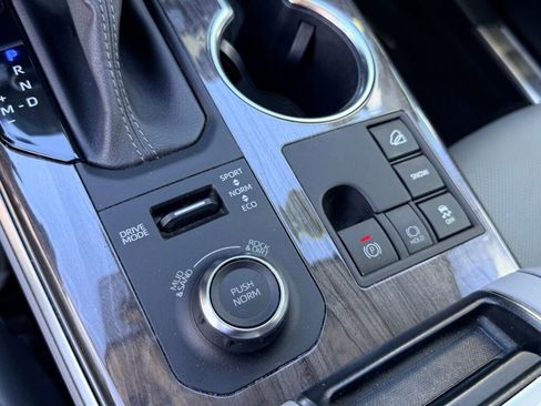 Used 2023 Toyota Highlander Limited image 24