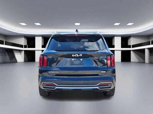 Used 2023 Kia Sorento EX w/ Panoramic Sunroof Package AWD/4WD image 6