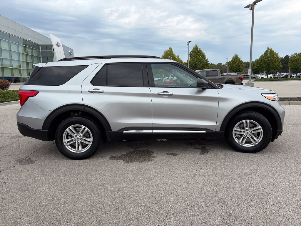 Used 2023 Ford Explorer XLT w/ Equipment Group 202A AWD/4WD image 8