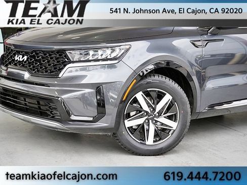 Certified 2023 Kia Sorento S w/ Panoramic Sunroof Package FWD image 3