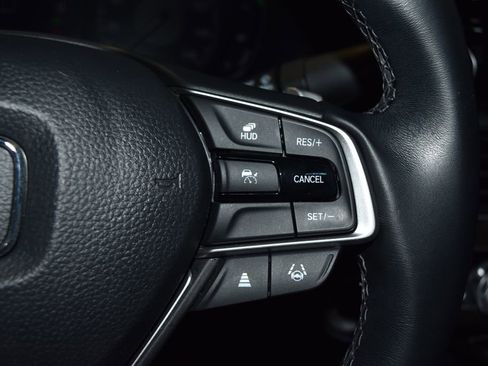 Used 2022 Honda Accord Touring image 11