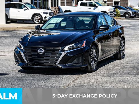 Used 2025 Nissan Altima 2.5 SV image 3