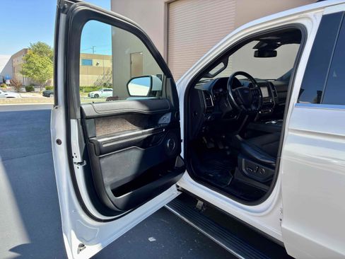 Used 2019 Ford Expedition Limited w/ Equipment Group 301A AWD/4WD image 32