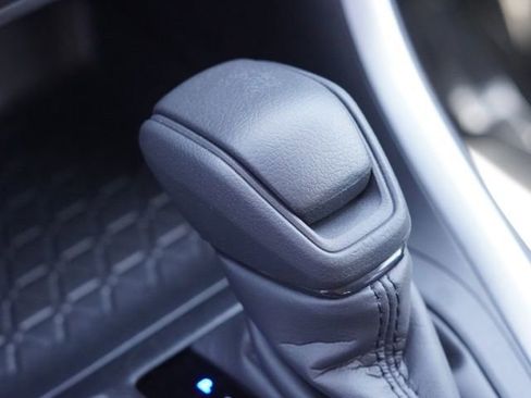 Certified 2025 Toyota RAV4 LE FWD image 31