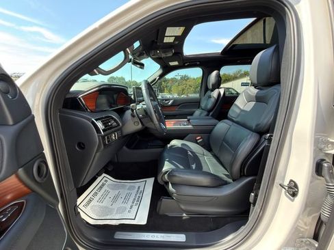 Used 2024 Lincoln Navigator Premiere AWD/4WD image 27