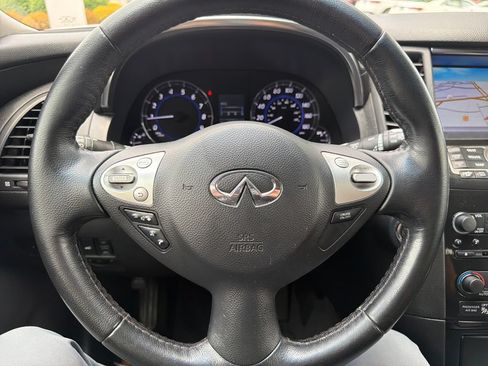 Used 2017 INFINITI QX70 2WD w/ Premium Package image 21
