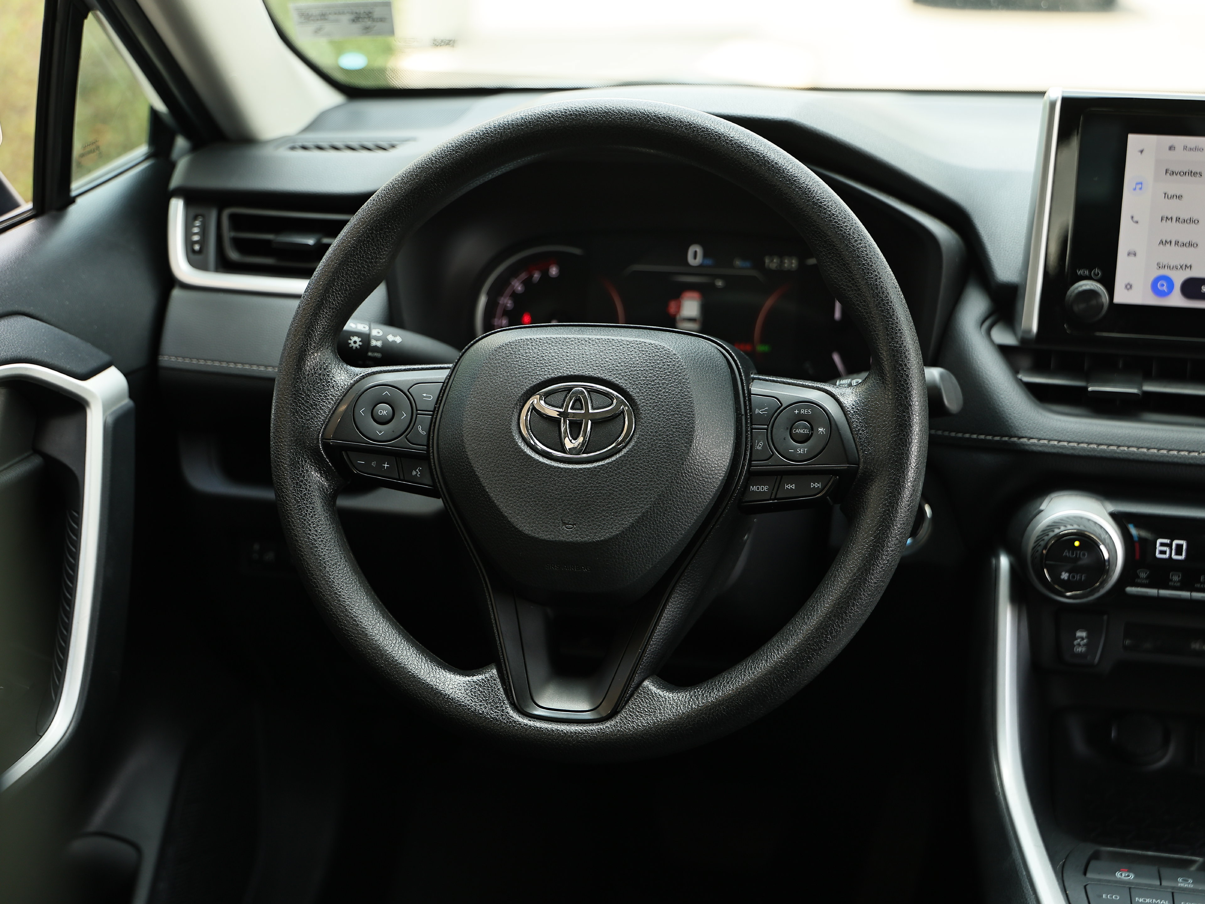 Used 2025 Toyota RAV4 XLE FWD image 26