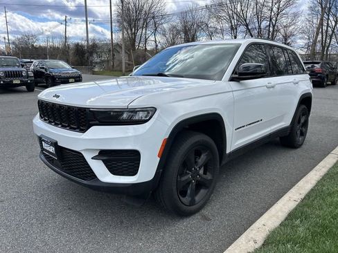 Certified 2023 Jeep Grand Cherokee Altitude image 4