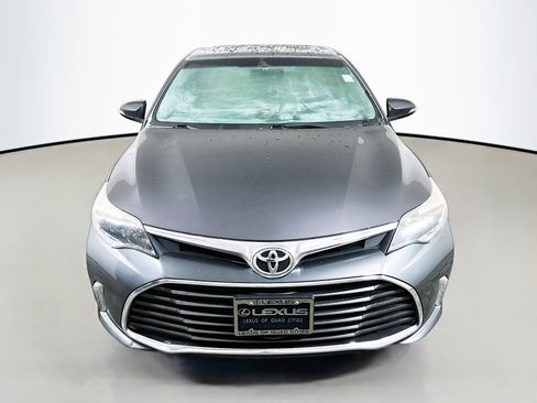 Used 2016 Toyota Avalon XLE Premium image 2