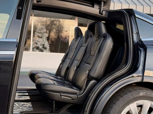 Used 2017 Tesla Model X 75D image 19