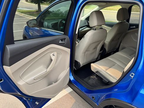 Used 2017 Ford Escape SE AWD/4WD image 9