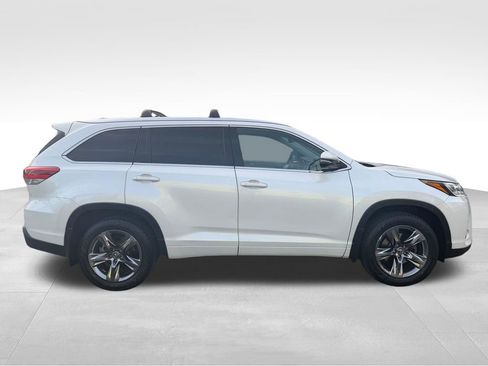 Used 2019 Toyota Highlander Limited Platinum image 9
