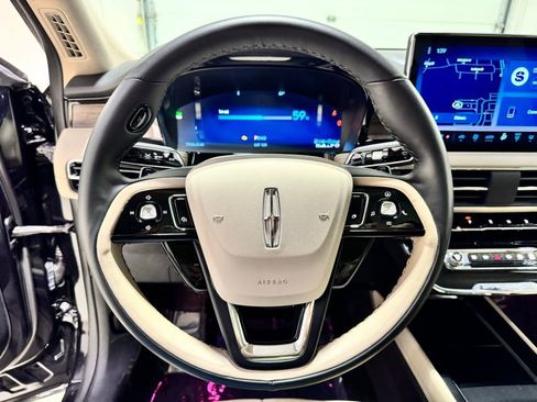Used 2025 Lincoln Corsair Grand Touring AWD/4WD image 15