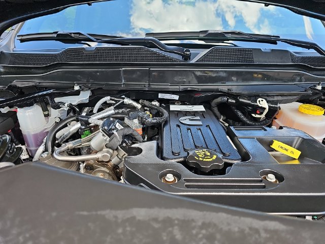 Used 2025 RAM 3500 Laramie AWD/4WD image 36